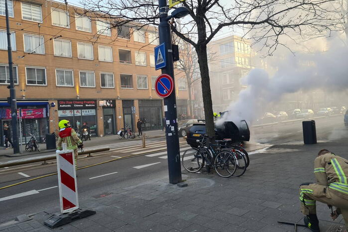 Auto brandt volledig uit