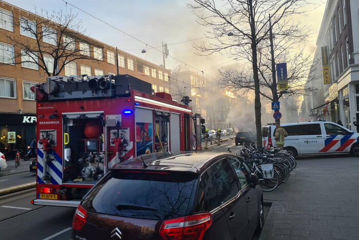 Auto brandt volledig uit
