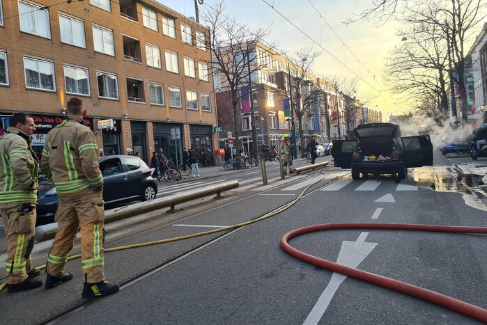 Auto brandt volledig uit