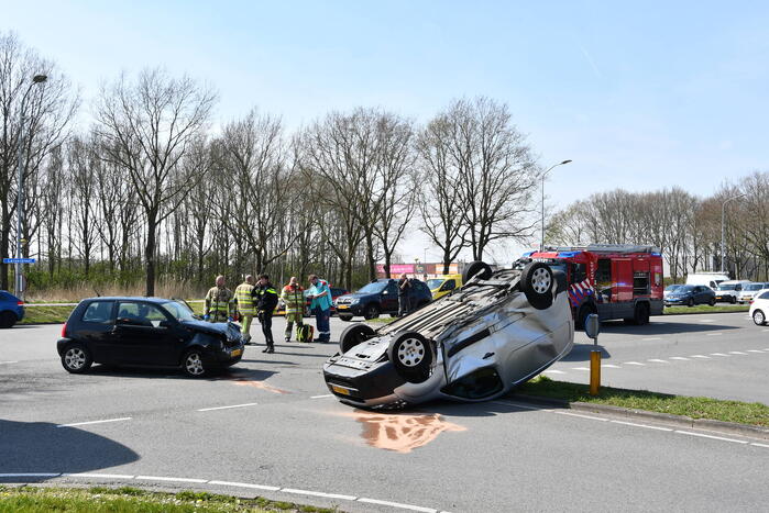 Enorme schade na aanrijding op kruising