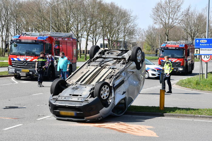 Enorme schade na aanrijding op kruising