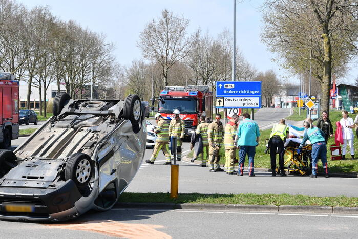Enorme schade na aanrijding op kruising