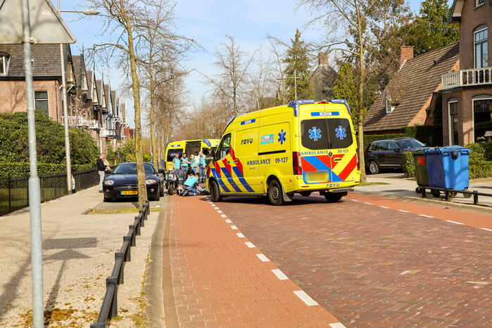 Scooter loopt flinke schade op bij verkeersongeval