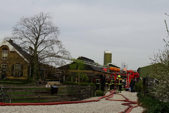 Grote uitslaande brand in boerderij