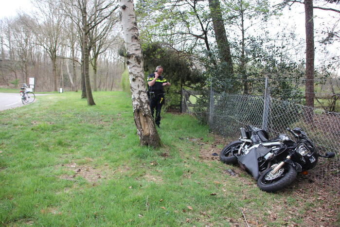 Bestuurder motor gaat ervandoor na ongeval