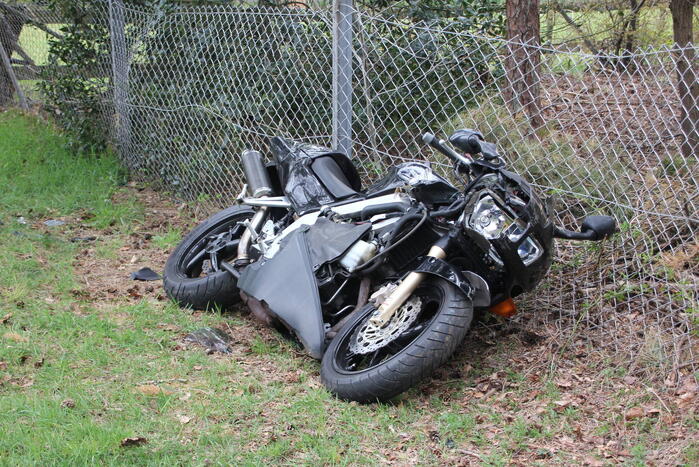 Bestuurder motor gaat ervandoor na ongeval