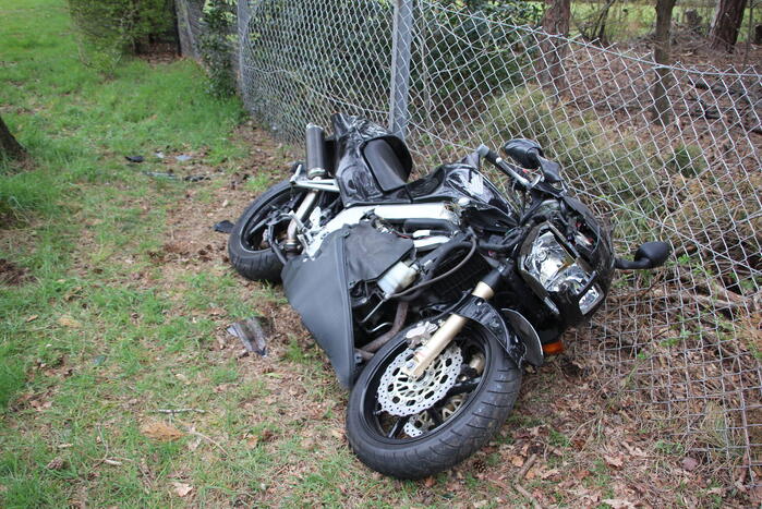 Bestuurder motor gaat ervandoor na ongeval