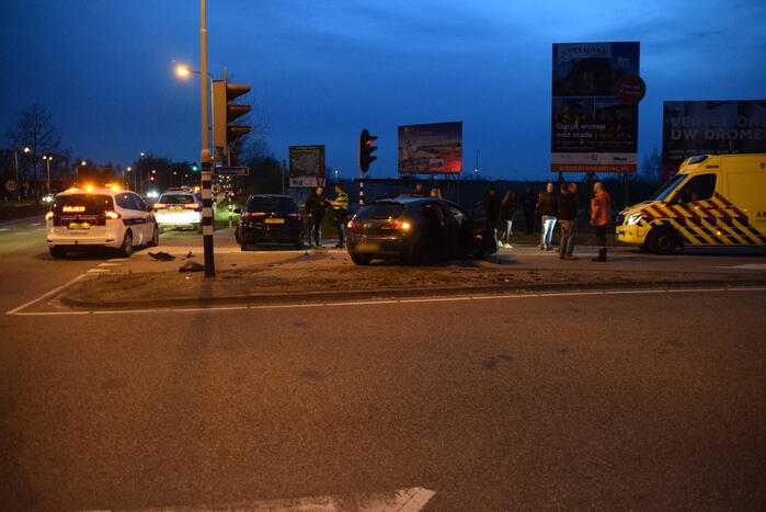 Veel schade na ongeval op kruising