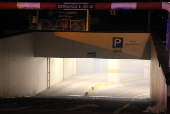 Parkeergarage vol rook na brand