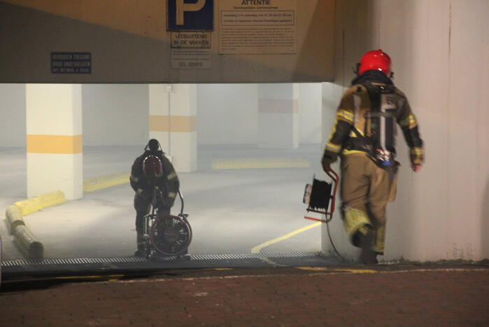Parkeergarage vol rook na brand