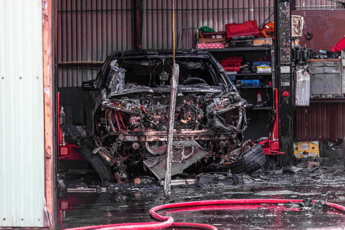 Grote brand in autosloperij