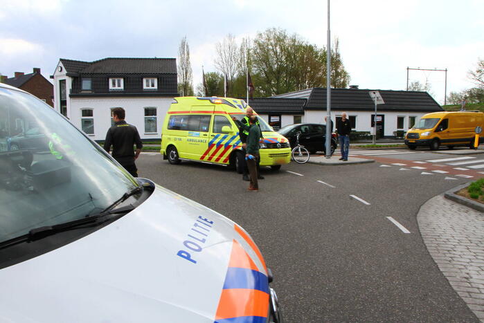 Fietsster gewond bij aanrijding met auto