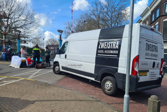Vrouw op fiets aangereden op Sint Remeijnsbrug
