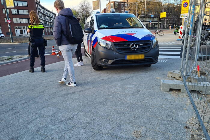 Scooterrijder gaat onderuit na aanrijding met auto