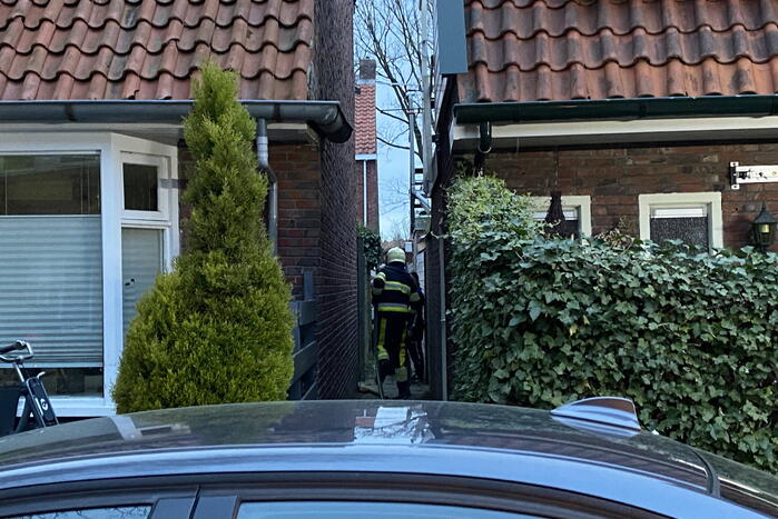 Brand in schuur achter woning