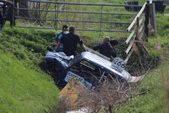 Bestuurder crossauto gewond bij eenzijdig ongeval