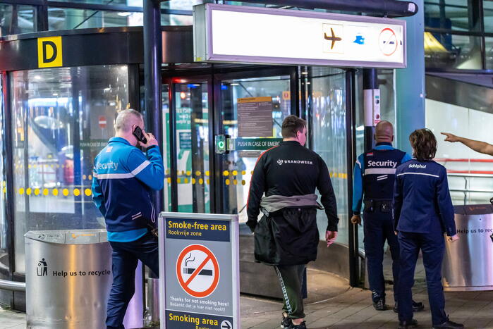 Schiphol ontruimd vanwege brand bij pizzatent