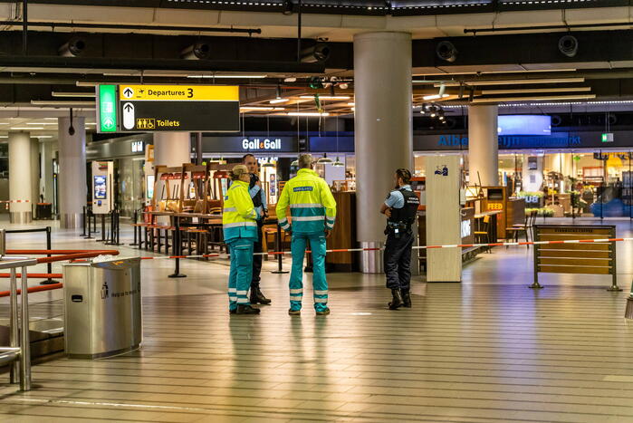 Schiphol ontruimd vanwege brand bij pizzatent