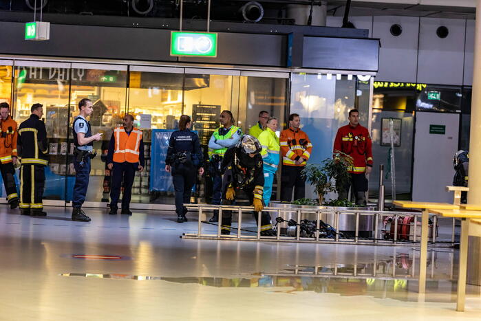 Schiphol ontruimd vanwege brand bij pizzatent