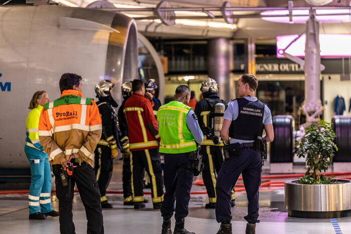 Schiphol ontruimd vanwege brand bij pizzatent