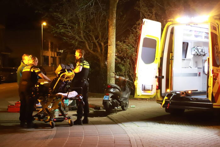 Scooterrijder komt hard ten val