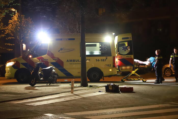 Scooterrijder komt hard ten val