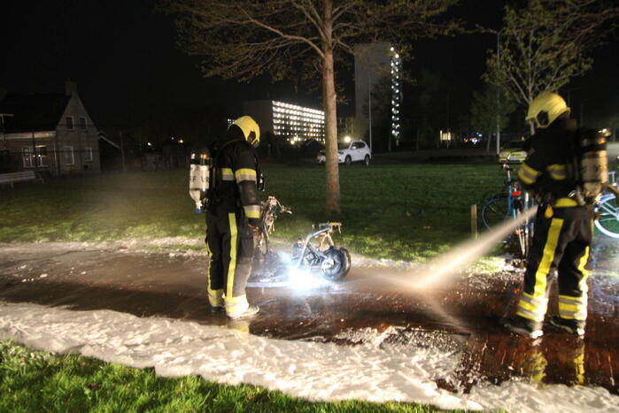 Deelscooter volledig uitgebrand