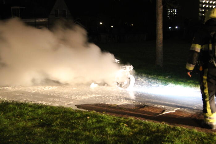 Deelscooter volledig uitgebrand