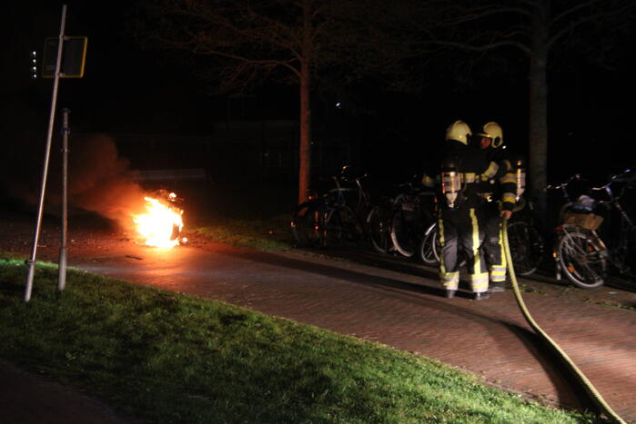 Deelscooter volledig uitgebrand