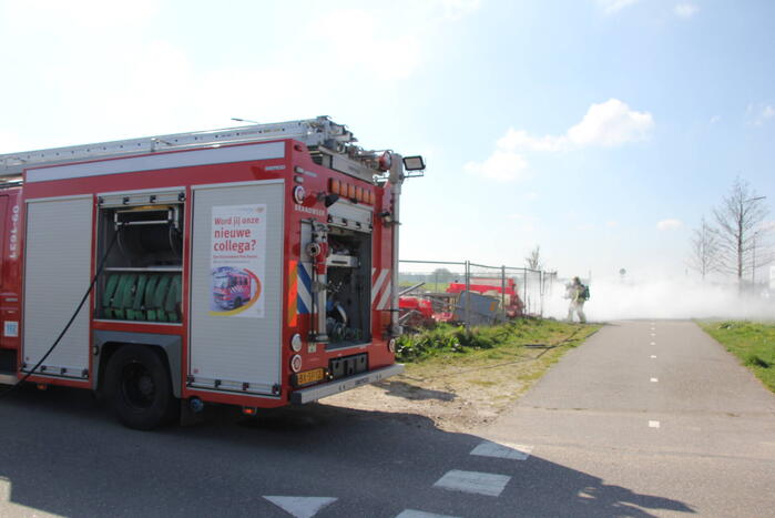 Zwarte rookwolken vanwege brand op bouwterrein