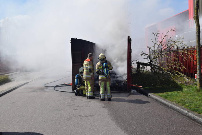 Hevige brand in grote afvalcontainer
