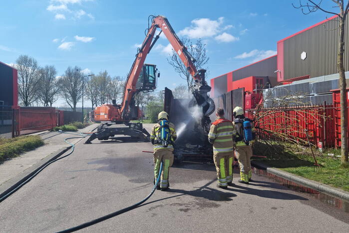 Hevige brand in grote afvalcontainer