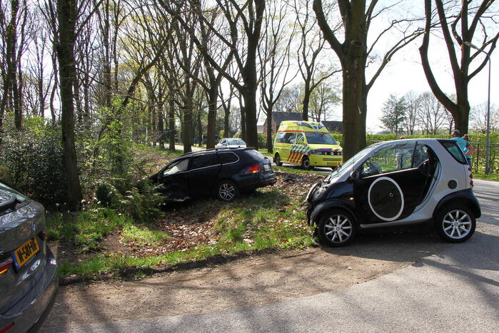 Auto belandt in greppel na ongeval