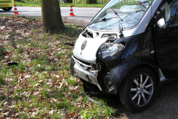Auto belandt in greppel na ongeval