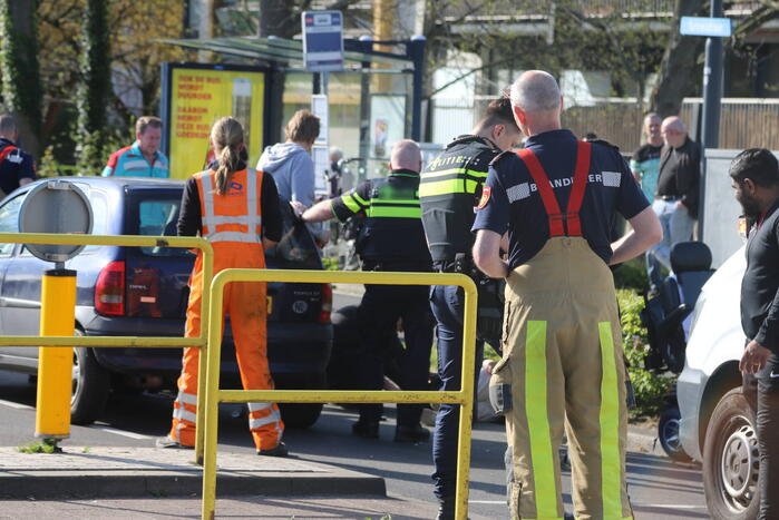 Persoon op scootmobiel gewond bij botsing met auto