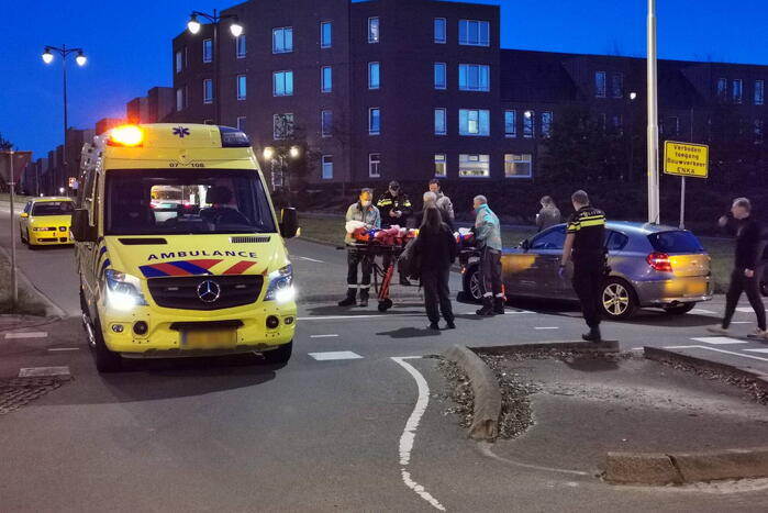 Brommerrijder gewond bij botsing met auto