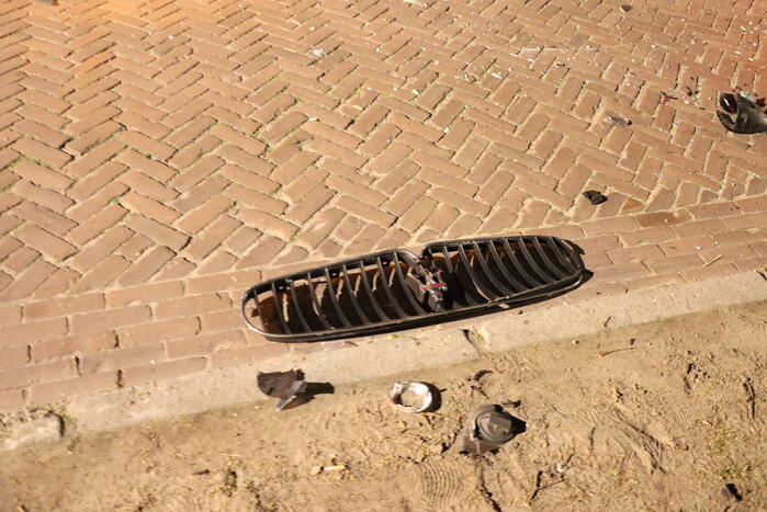 Maserati GranTurismo belandt op de kop in woonwijk