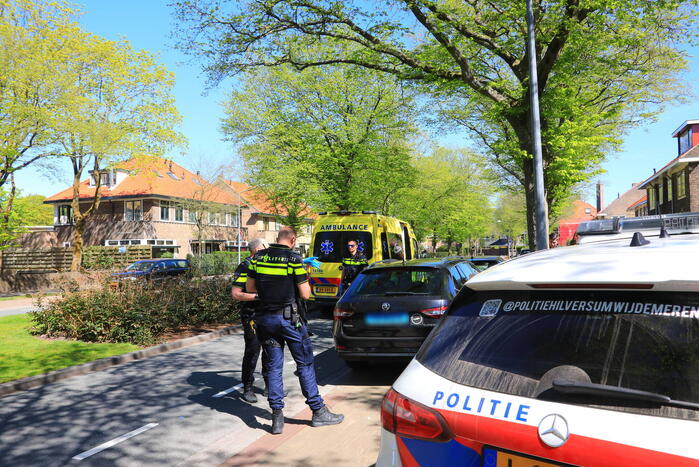Taxichauffeur botst tegen geparkeerd auto