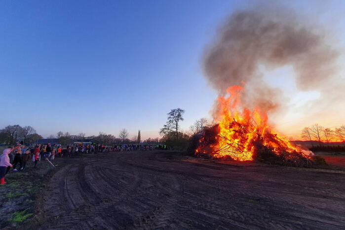 Paasvuur ontstoken langeveen