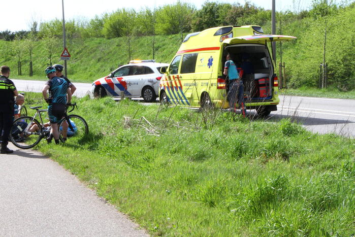 Wielrenner gewond na val met fiets