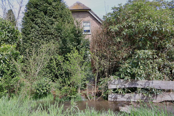 Waterleiding geraakt tijdens plaatsen van groentekas