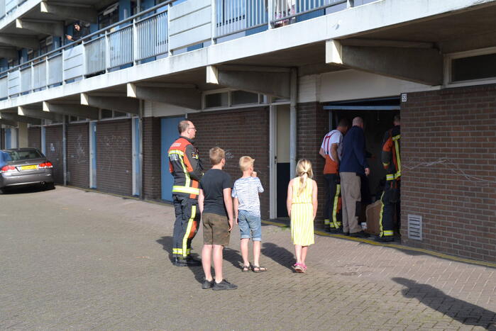 Brandweer onderzoekt benzinelucht in berging
