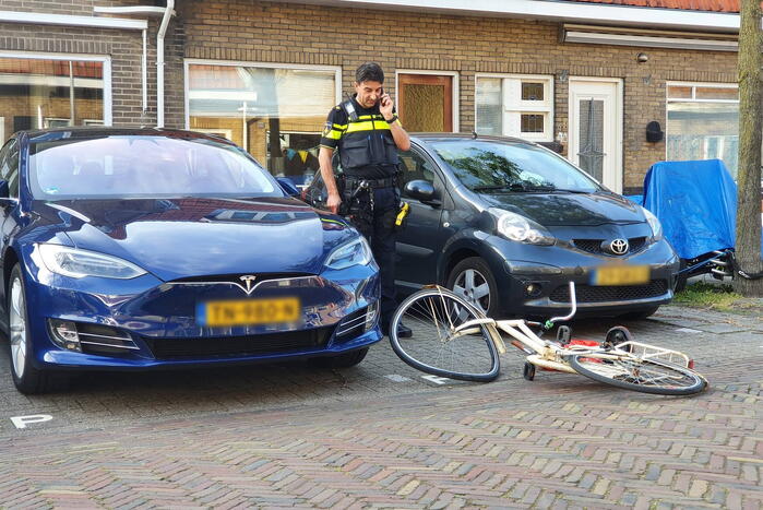 Fietser opzettelijk aangereden door auto