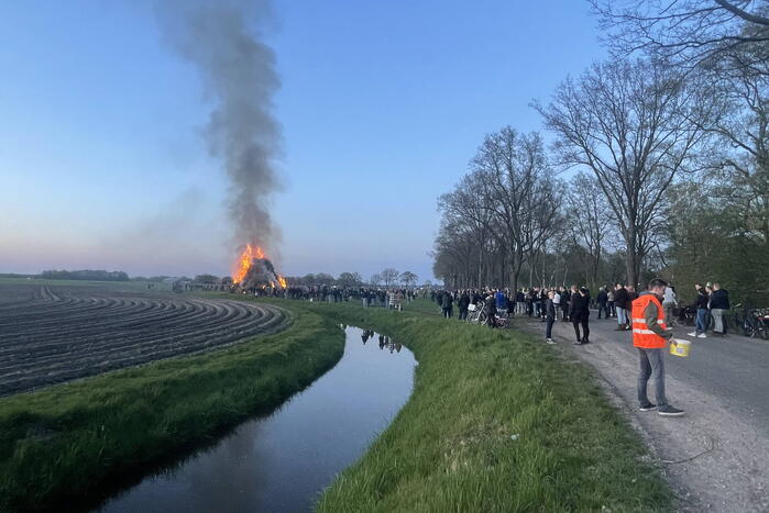 Grote drukte bij paasvuur