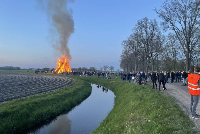Grote drukte bij paasvuur