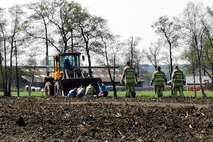 Incident met shovel in weiland