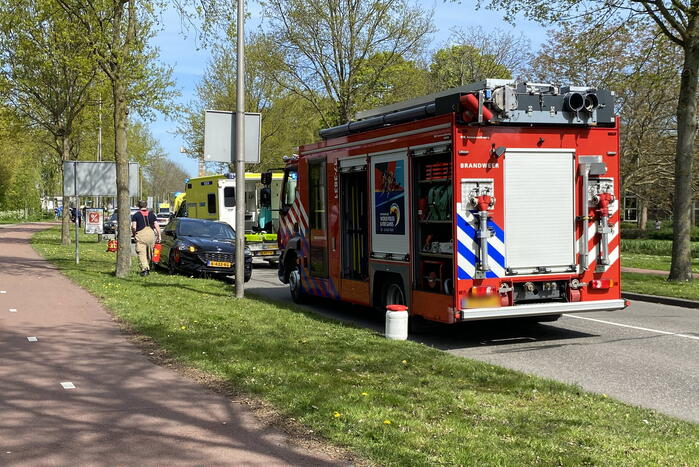 Automobilist botsen frontaal op boom