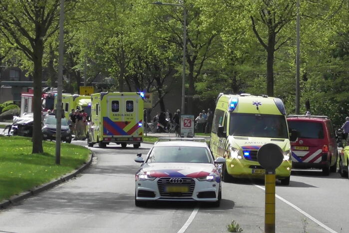 Automobilist botsen frontaal op boom