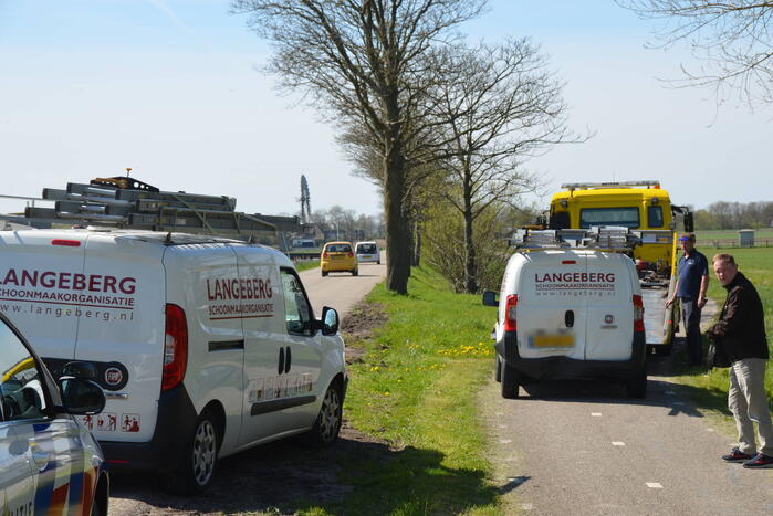 Bestelwagens van zelfde bedrijf botsen op elkaar