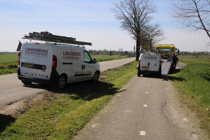 Bestelwagens van zelfde bedrijf botsen op elkaar